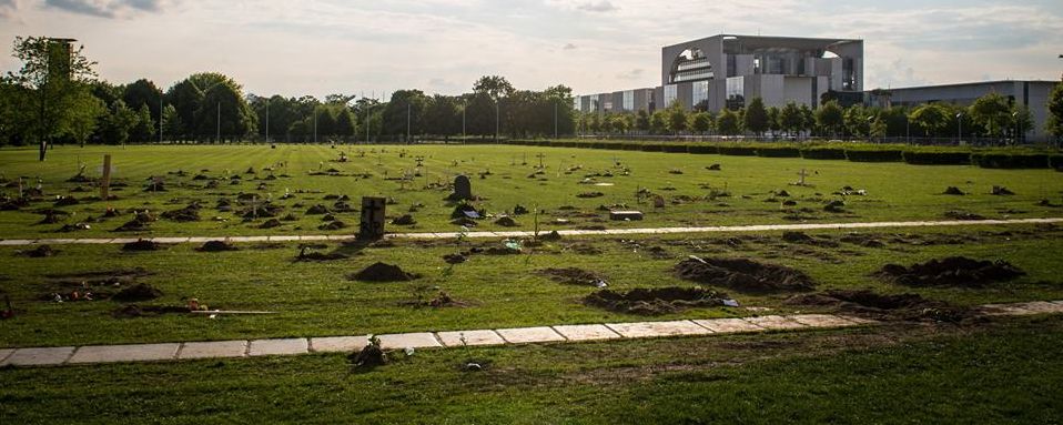 Friedhof vor dem Reichstag in Berlin - Bildquelle ZPS via Facebook